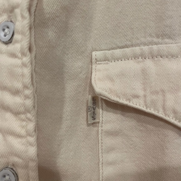 LEVI’S Blush Button Up - Picture 3 of 5